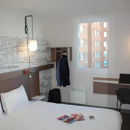 Greet Paris Porte De La Chapelle - Arena Hotel Saint-Denis-en-Margeride