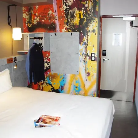 Greet Paris Porte De La Chapelle - Arena Saint-Denis (Seine-Saint-Denis)