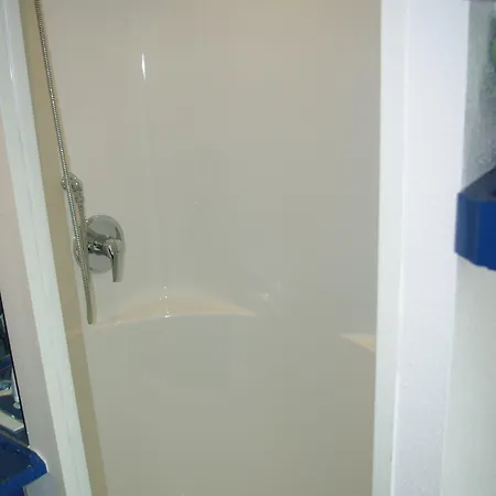 Greet Paris Nord 18è 2*