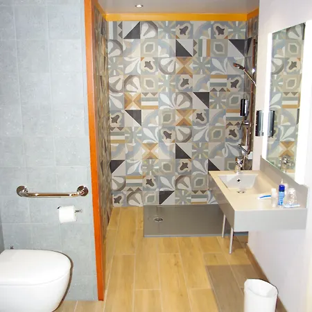 Greet Paris Nord 18è Hotel 2*