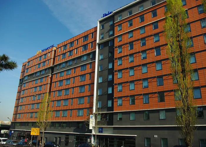 Greet Paris Porte De La Chapelle - Arena 2* Saint-Denis